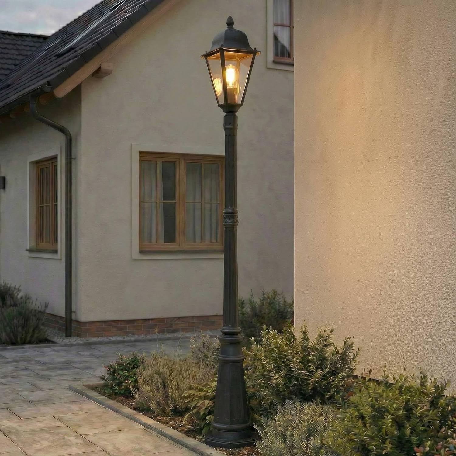 Lindby Lampadaire extérieur Edana (Moderne) en Noir Aluminium (1 lampe,à E27), Candélabre luminaire d’extérieur