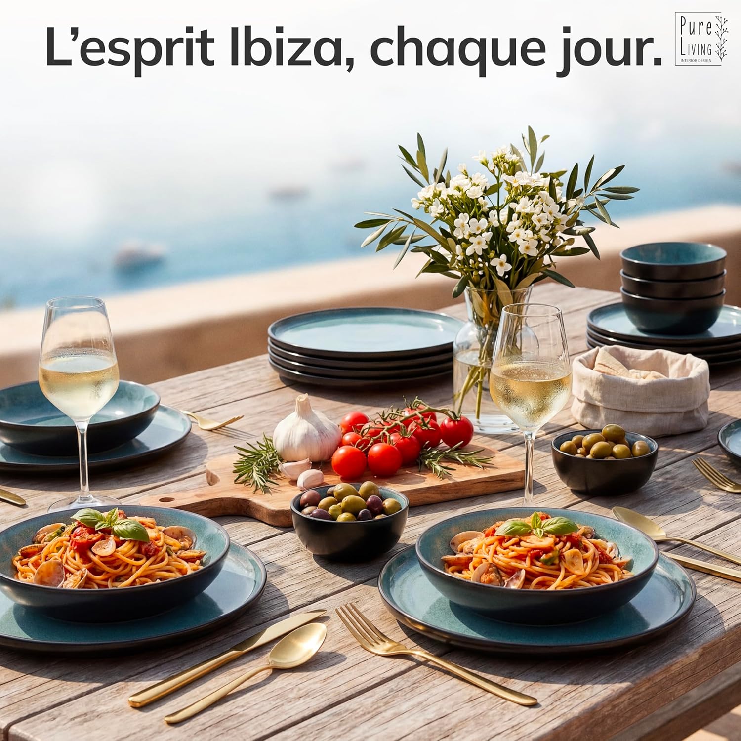Pure Living Service de table 24 pièces pour 6 personnes – Beau service de table en grès de style méditerranéen pour 6 personnes – Passe au lave-vaisselle et au micro-ondes – Service de pour 6 Bleu Fumé Set de 24 pièces