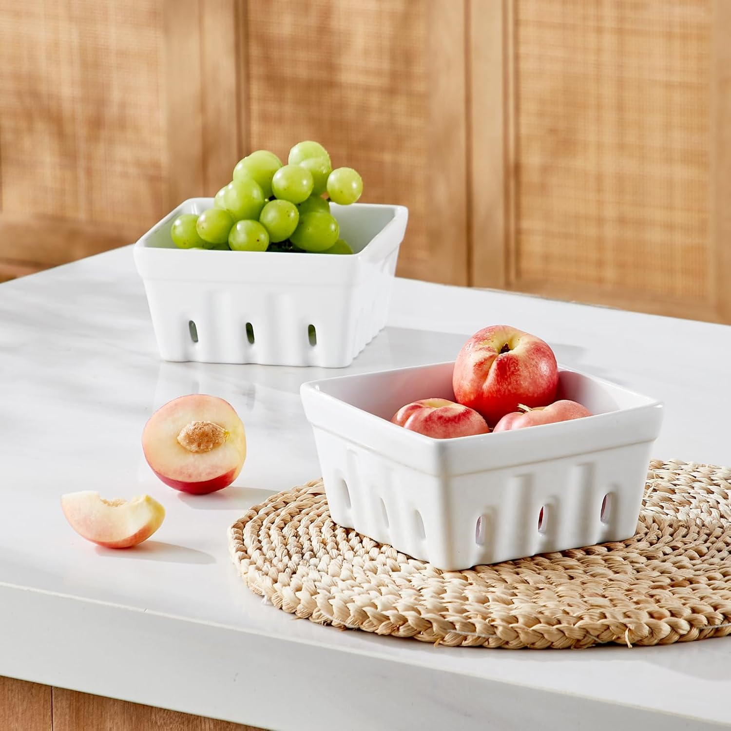 Berry Basket Lot de 2 bols à fruits carrés en céramique avec trous pour réfrigérateur - Corbeille à fruits pour décoration de cuisine - Blanc - 14,7 cm