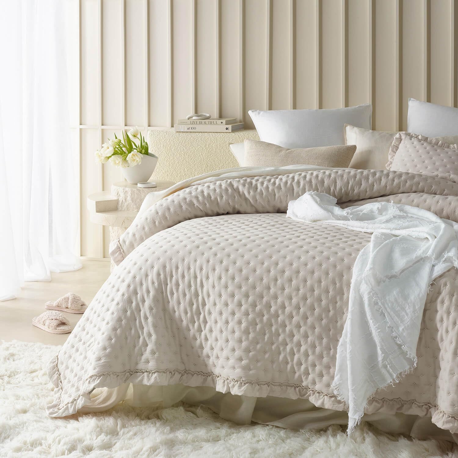 Molly Élégant Dessus de lit 240 x 260 cm Couvre-lit 2 Personnes canape Moderne matelassage jeté de canapé, idéal comme Couvre-lit avec Volant Beige Beige 240x260