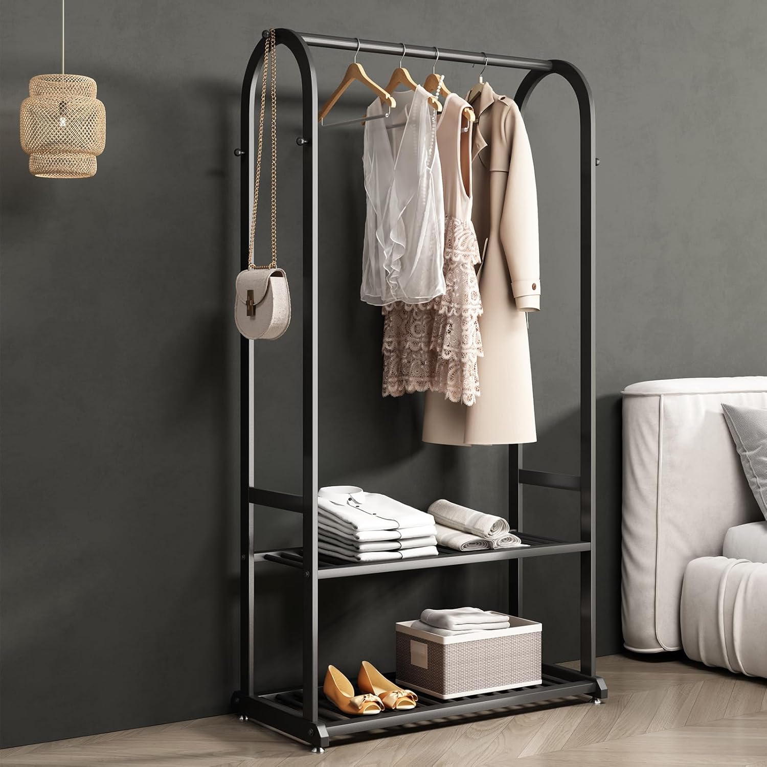 Portant Vêtements sur Pied Métal Noir, Porte-Vêtements Robuste Haut de Gamme avec 2 Étagères et 6 Crochets, Design Arqué Élégant, Grande Hauteur pour Robes et Manteaux Longs, Base Stable avec Patins R