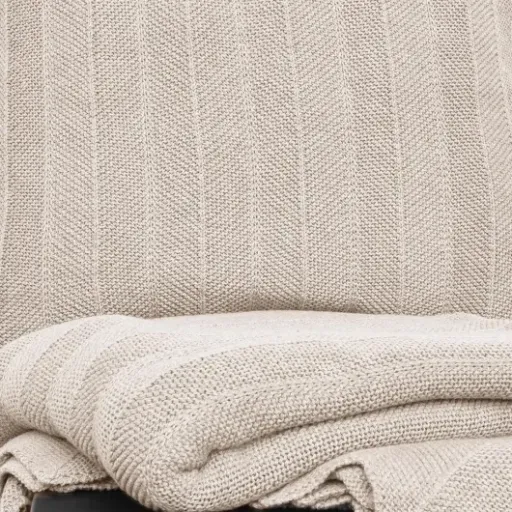 Test Couverture d'intérieur Milo nielsen HOME : un plaid coton joli, léger et plutôt déco qu’ultra-chaud