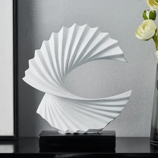 Test Sculpture Abstraite Tauzveok (vague blanche 28 cm) : un bibelot qui fait le job pour habiller une étagère